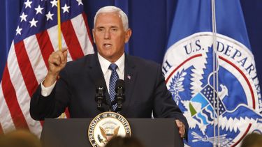 Pence defiende al ICE y critica a los demócratas