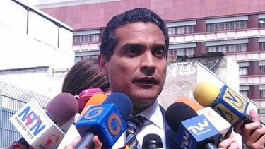 americateve | El abogado indicó que a diferencia de lo que ocurrió en octubre, hoy el tribunal 28 de juicio sí tiene despacho y ya su defendido se encuentra en la audiencia.
