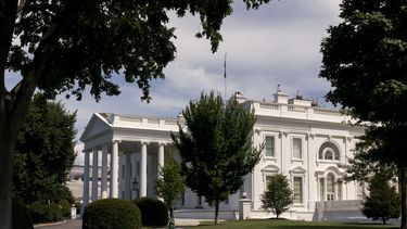 ARCHIVO - Vista de la Casa Blanca, Washington, 30 de julio de 2022. La Casa Blanca fue evacuada brevemente el domingo por la noche cuando el presidente Joe Biden se encontraba en Camp David después que el Servicio Secreto descubrió un polvo sospechoso en una zona del Ala Oeste, donde se encuentran las oficinas presidenciales, y un análisis preliminar reveló que era cocaína, dijeron dos agentes policiales el martes 4 de julio de 2023. (AP Photo/Manuel Balce Ceneta, File)