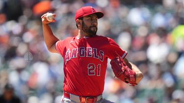 El lanzador de los Angelinos de Los Ángeles, Grayson Rodriguez, lanza durante la primera entrada de un partido de béisbol contra los Tigres de Detroit, el jueves 28 de mayo de 2026, en Detroit. (Foto AP/Paul Sancya)