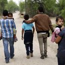EEUU ya ha reunido a 100 niños migrantes con sus familias