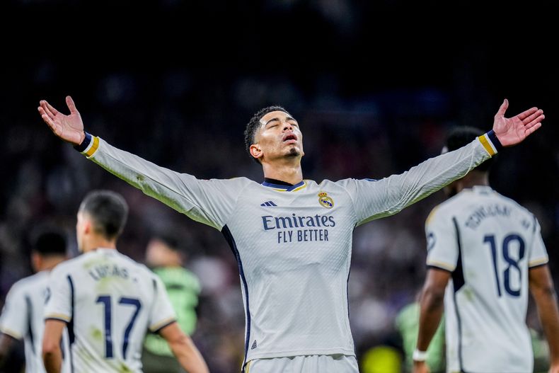 Jude Bellingham del Real Madrid celebra tras anotar el tercer gol de su equipo en el triunfo ante el Girona en la liga española el sábado 10 de febrero del 2024. (AP Foto/Manu Fernandez)