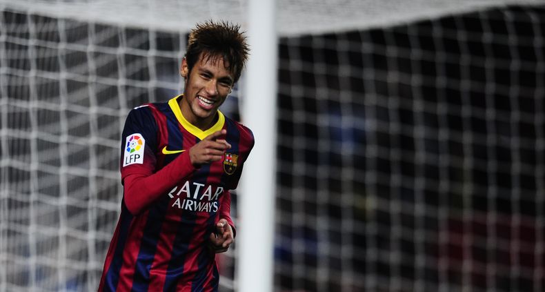 El jugador del Barcelona, Neymar, festeja un gol contra Cartagena en la Copa del Rey el martes, 17 de diciembre de 2013, en Barcelona. (AP Photo/Manu Fernandez)