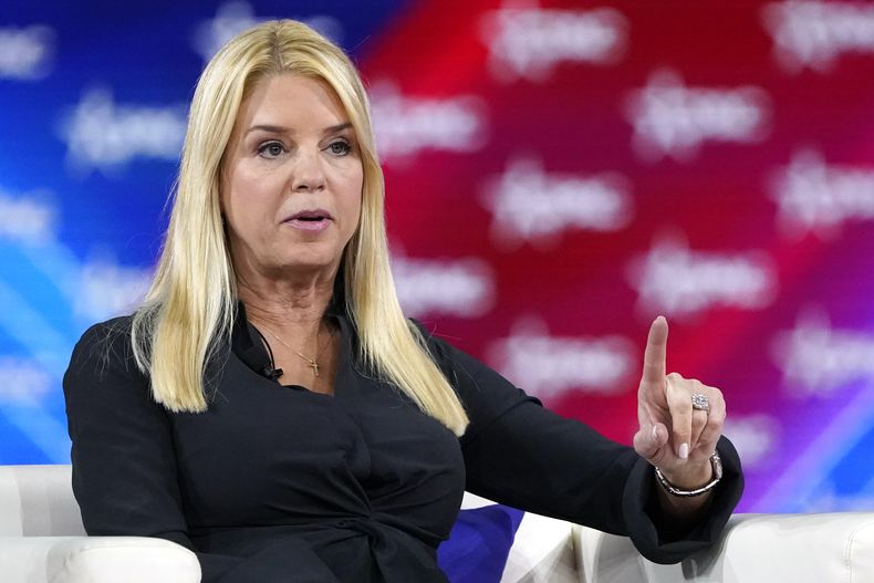 Pam Bondi, nominada por el presidente electo Donald Trump para ser secretaria de Justicia, en un evento en Orlando, Florida, el 27 de febrero del 2022. (AP foto/John Raoux)