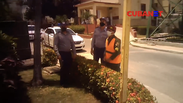 tropas especiales, policias y agentes de la seguridad del estado rodean el hospital calixto garcia