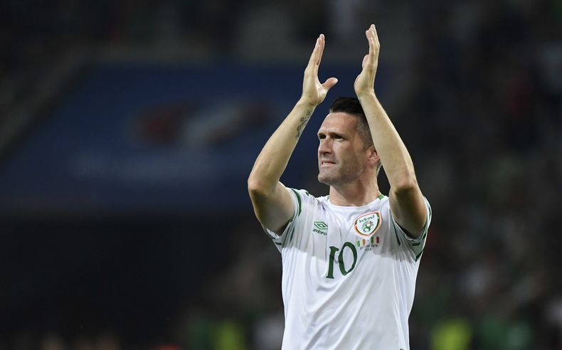 El jugador irlandés Robbie Keane al final del partido contra Italia en la Eurocopa, el 22 de juniod e 2016 en Lille, Francia. Keane ha sido nombrado como técnico del Maccabi de Tel Aviv. (AP Foto/Geert Vanden Wijngaert)