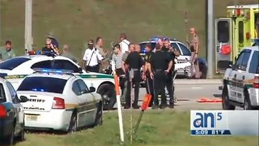 americateve | Una persecución policial a un motociclista termina con un accidente de tránsito y, al menos, dos personas heridas.