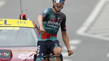 Jai Hindley tras ganar la quinta etapa del Tour de Francia, el miércoles 5 de julio de 2023, en Laruns. (AP Foto/Thibault Camus)