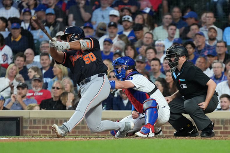 Hao-Yu Lee (50), de los Tigres de Detroit, conecta un jonrón de tres carreras contra los Cachorros de Chicago durante la cuarta entrada del juego de béisbol de Grandes Ligas del miércoles 22 de julio de 2022, en Chicago. (AP Foto/David Banks)
