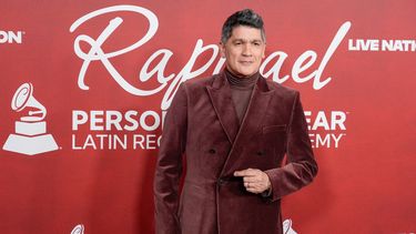 Eddy Herrera llega a la ceremonia de entrega del premio Persona del Año de la 26ª edición de los Latin Grammy, el miércoles 12 de noviembre de 2025, en el Mandalay Bay de Las Vegas. (Foto AP/Chris Pizzello)