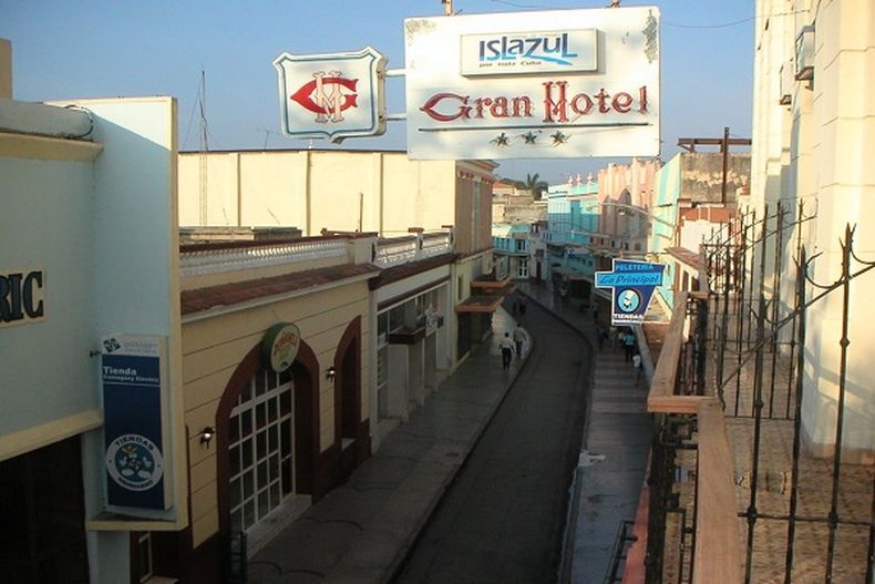 Los hechos ocurrieron ayer al mediodía con el saldo de una veintena de opositores detenidos