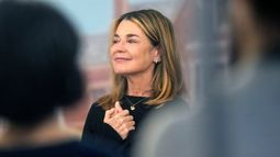 ARCHIVO - Savannah Guthrie visita el programa Today en Rockefeller Plaza en Nueva York el jueves 5 de marzo de 2026. (Foto Charles Sykes/Invision/AP, archivo) ARCHIVO - Savannah Guthrie visita el programa Today en Rockefeller Plaza en Nueva York el jueves 5 de marzo de 2026. (Foto Charles Sykes/Invision/AP, archivo)