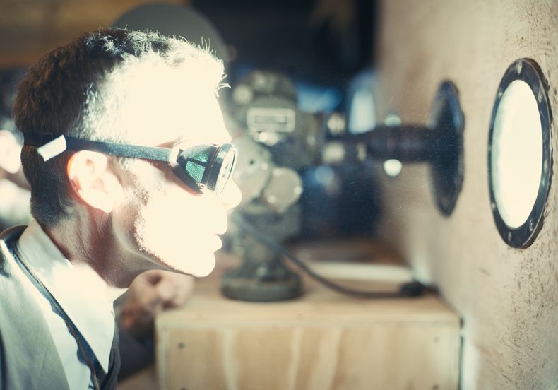 En esta imagen proporcionada por Universal Pictures, Cillian Murphy en una escena de Oppenheimer. (Universal Pictures vía AP)