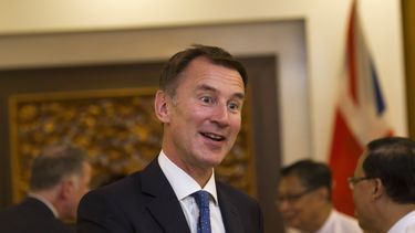 Gran Bretaña pide a la UE evitar caer en “el abismo”