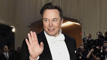 Tuit en broma de Musk sobre comprar Man United causa revuelo