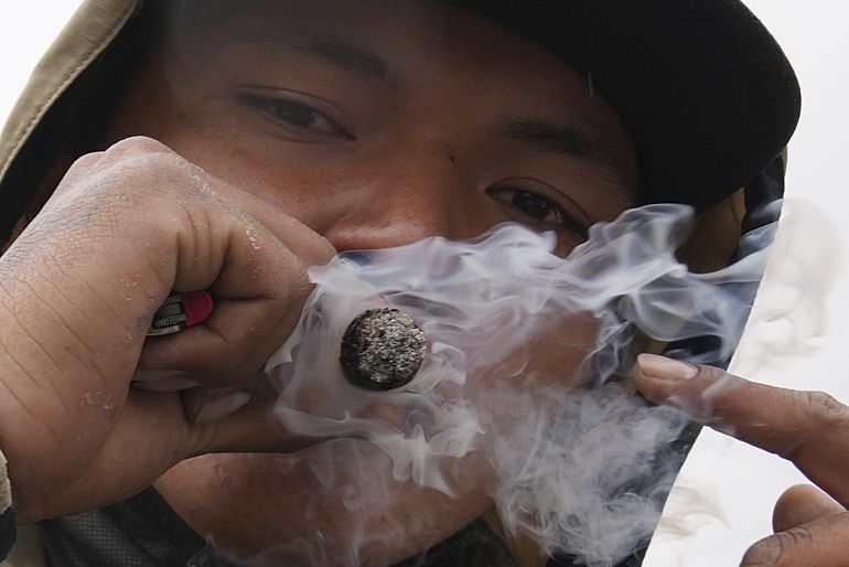 Ecuatorianos exigen en Quito despenalización de cannabis