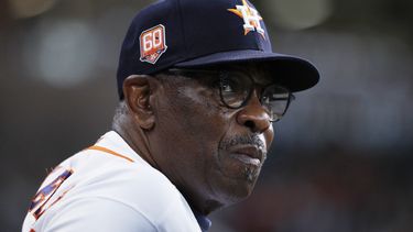 Baker se reincorpora con Astros tras COVID-19