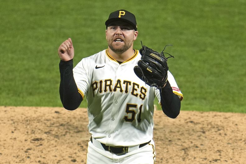 El relevista David Bednar de los Piratas de Pittsburgh tras sacar el último out ante los Tigres de Detroit, el martes 22 de julio de 2025. (AP Foto/Gene J. Puskar)