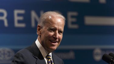 americateve | El vice presidente Joe Biden habla en la conferencia de creatividad de la Asociaci&oacute;n de Cinematograf&iacute;a de Estados Unidos, el viernes 2 de mayo de 2014, en el Newseum en Washington. (Foto AP/J. Scott Applewhite)