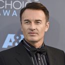 ARCHIVO - Julian McMahon llega a la 21ra edición de los Critics Choice Awards en el Barker Hangar el domingo 17 de enero de 2016, en Santa Mónica, California. (Foto de Jordan Strauss/Invision/AP, Archivo)