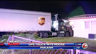 una rastra de ups se estrello contra una casa en hialeah