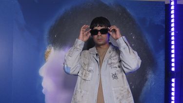 El cantautor puertorriqueño Chencho Corleone posa para un retrato para promocionar su álbum Solo en la Ciudad de México, el miércoles 2 de octubre de 2024. (Foto AP/Berenice Bautista)