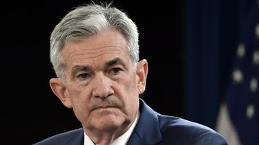 Powell: Economía de EEUU sana; alzas de tasas no automáticas