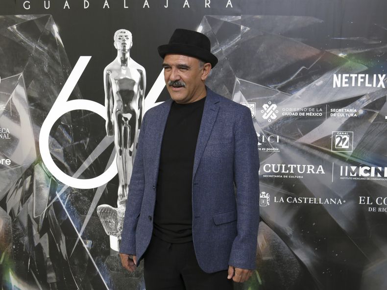 Gerardo Trejoluna, de la película El norte sobre el vació posa a su llegada al almuerzo de nominados de la 65a edición del Premio Ariel de la Academia Mexicana de Artes y Ciencias Cinematográficas en la Ciudad de México el 3 de agosto de 2023. (Foto AP/Berenice Bautista)