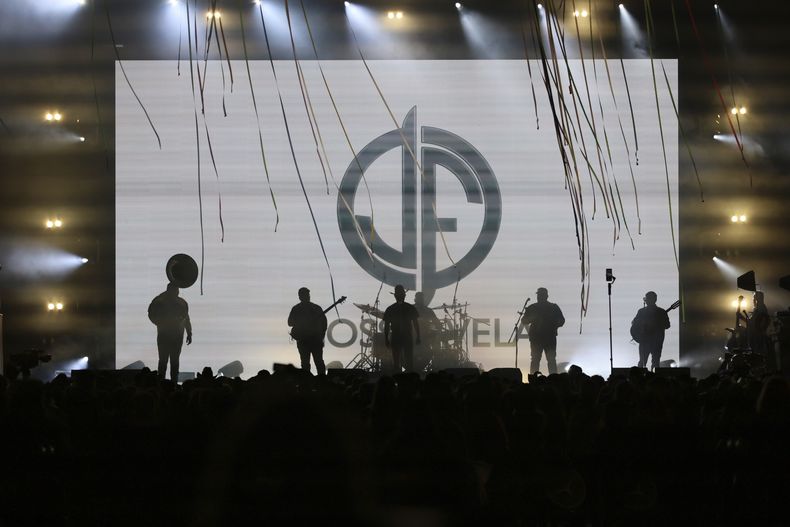 El cantante mexicano Joss Favela durante su presentación en el festival Arre en la Ciudad de México el 7 de septiembre de 2024. (Foto AP/Ginnette Riquelme)