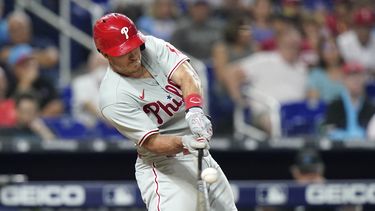 Filis ganan 2-1 a Marlins; Realmuto consigue tres hits