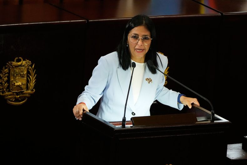 La presidenta interina de Venezuela, Delcy Rodríguez, habla durante la ceremonia de apertura del nuevo año judicial en el Tribunal Supremo de Justicia de Caracas, Venezuela, el viernes 30 de enero de 2026. (Foto AP/Ariana Cubillos)