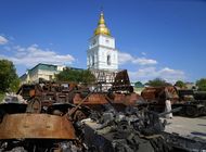 polonia exhibira tanques rusos destrozados en ucrania