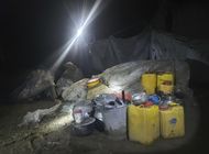 sobrevivientes trabajan sin equipos tras sismo en afganistan