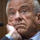 El secretario de Salud y Servicios Humanos, Robert F. Kennedy Jr., comparece ante la Comisión de Finanzas del Senado, en el Capitolio, en Washington, el jueves 4 de septiembre de 2025. (AP Foto/Mark Schiefelbein)