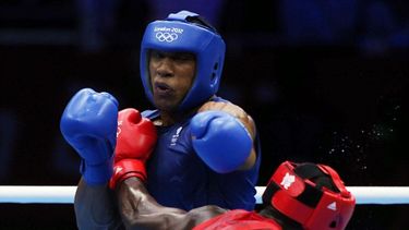 americateve | Asociación Internacional de Boxeo Amateur (AIBA) otorgó tres de sus premios anuales a Erislandy Savón, Rolando Acebal y Javier Ibáñez, informa la estatal Agencia de Información Nacional (AIN).