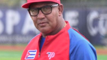 confirman huida de peloteras cubanas en eeuu; coach tambien habria escapado