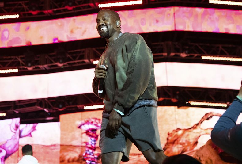 ARCHIVO - Kanye West durante su presentación en el Festival de Música y Arte de Coachella el sábado 20 de abril de 2019, en Indio, California. Los herederos de Donna Summer demandaron a Ye y Ty Dolla $ign por el supuesto uso ilegal de la canción clásica de Summer de 1977 I Feel Love en el nuevo tema Good (Dont Die). (Foto Amy Harris/Invision/AP, archivo)