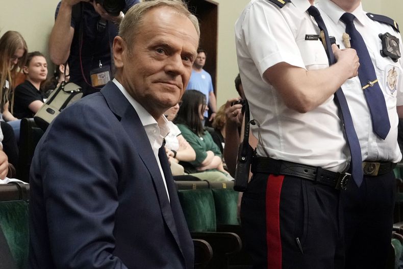 El líder de la oposición y exprimer ministro de Polonia, Donald Tusk, en el Parlamento en Varsovia, Polonia, el viernes 26 de mayo de 2023. (Foto AP/Czarek Sokolowski, Archivo)