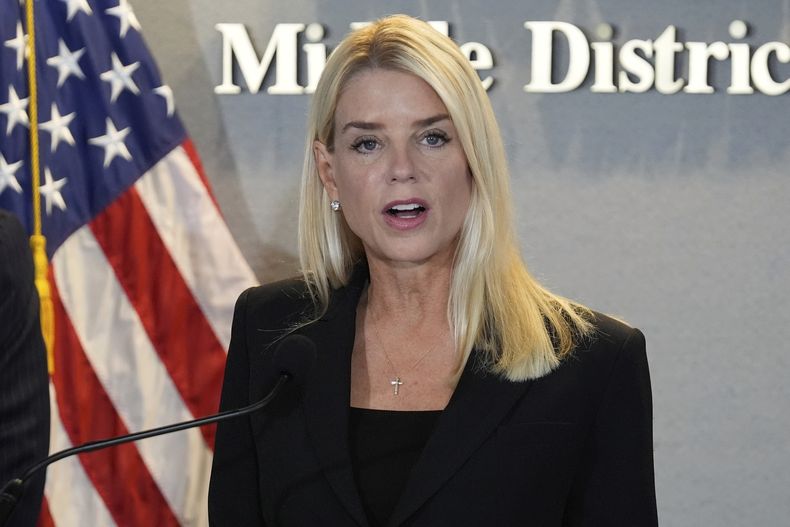 La secretaria de Justicia de Estados Unidos, Pam Bondi, habla en una conferencia de prensa el jueves 4 de septiembre de 2025, en Tampa, Florida. (AP Foto/Chris OMeara)