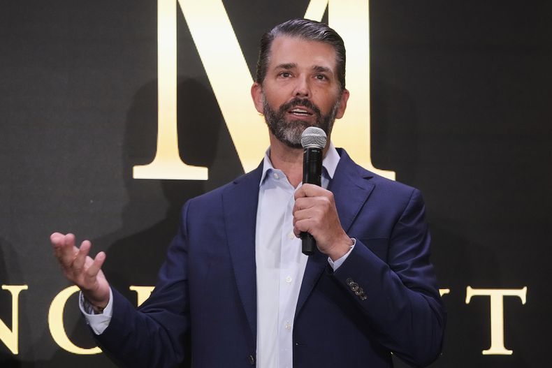 Donald Trump Jr. participa en el anuncio de Trump Mobile, en la Torre Trump de Nueva York, el lunes 16 de junio de 2025. (AP Foto/Richard Drew)