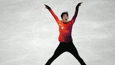 Patinador Nathan Chen gana anhelado oro olímpico en Beijing