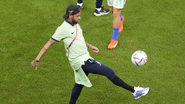 Neymar acompaña a Brasil pero no jugará ante Camerún