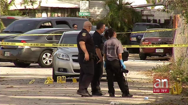 dos sujetos armados se enfrentaron a tiros con la policia esta madrugada en un almacen de hialeah