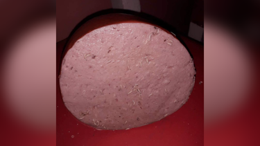 denuncian venta de mortadella con gusanos en bodega de matanzas