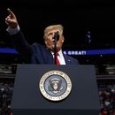 AP VERIFICA: Jactancia, promesas y ataques de Trump en acto