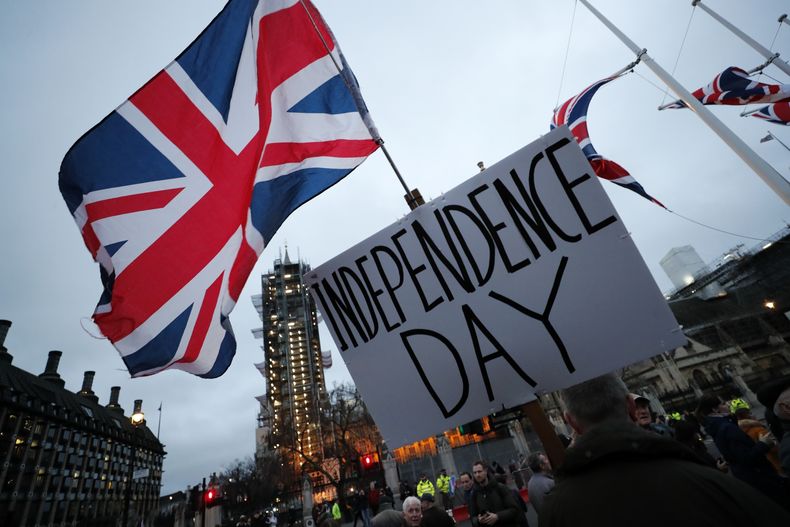 En esta imagen de archivo, partidarios del Brexit participan en una manifestación en Londres, el 31 de enero de 2020. (AP Foto/Frank Augstein, archivo)