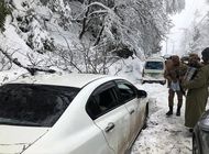 el frio mata a 16 atrapados en autos por nevada en pakistan