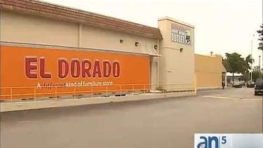 Roban en mueblería El Dorado