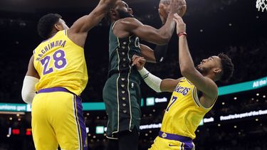 Brown obliga a prórroga; Celtics vencen a Lakers