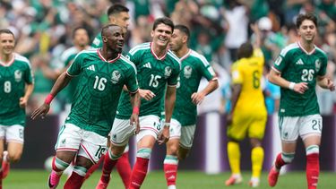 El delantero de México, Julián Quiñones celebra después de anotar un gol ante Sudáfrica en la Ciudad de México el jueves 11 de junio de 2026. (AP Foto/Natacha Pisarenko)